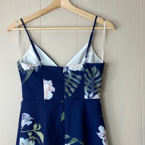 White Closet-Showpo Brand Navy Blue White Floral Fitted Midi Dress Size 2 - Picture 6 of 8